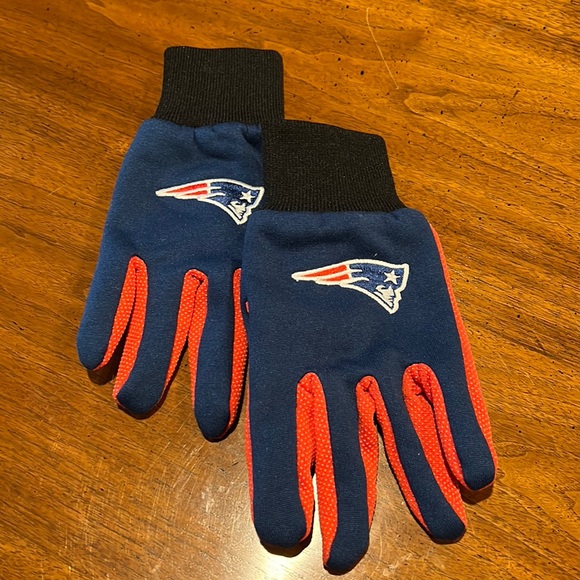 Patriots Gloves - Picture 1 of 1